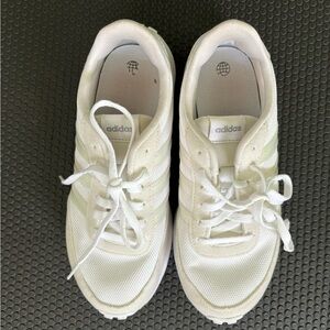 Kids white Adidas sneaker